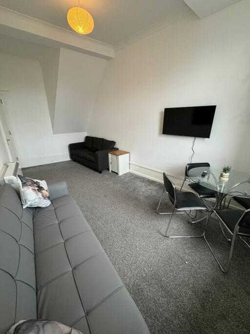 City Center Gem- Flat For 6 In Sheffield Gs404 Bagian luar foto